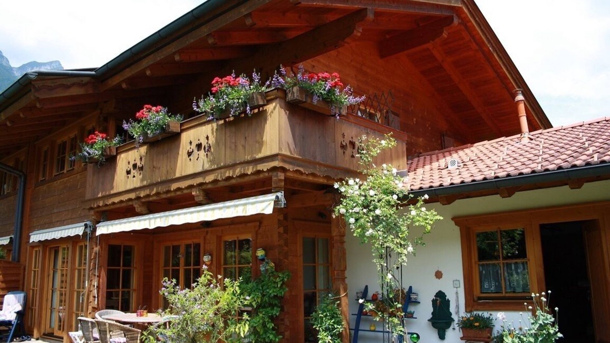 Garmisch-Partenkirchen House | 4 star holiday home in peaceful location with view of the surrounding mountains