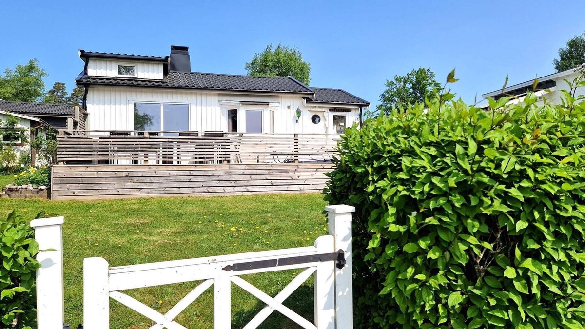 Skovde House | 4 star holiday home in SKÖVDE-By Traum