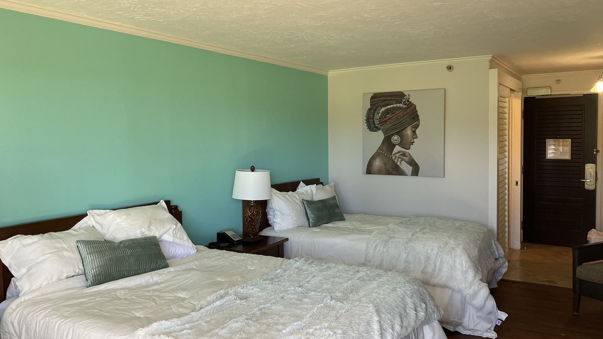 Hanamaulu Hotel | 4 Star Kauai Beach Resort, just steps to the beach
