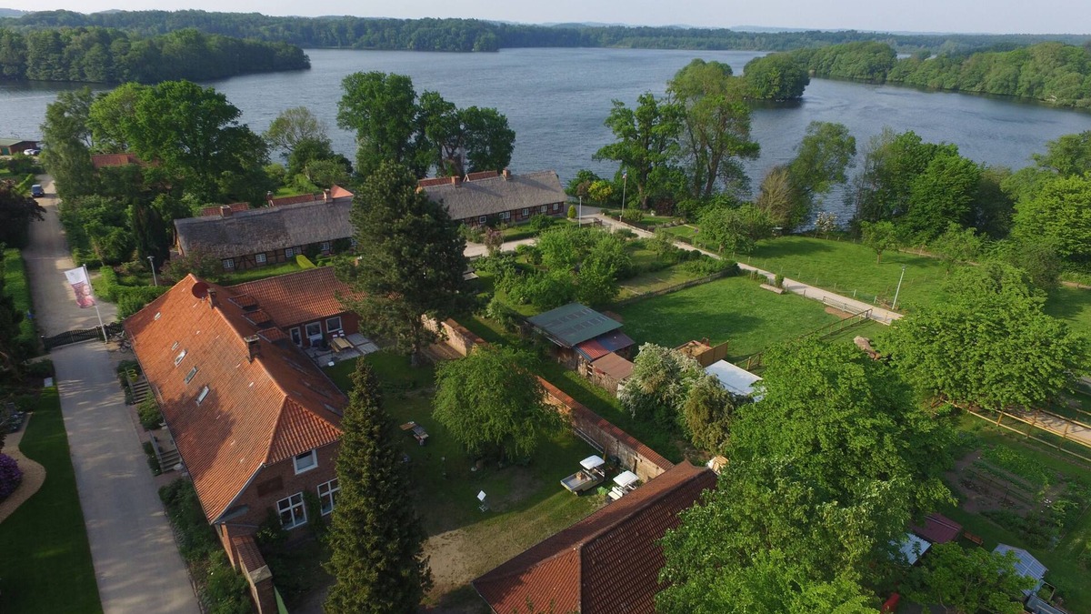 Eutin House | 4 star living "Zum alten Forsthof", a listed building at the Eutin Palace Park