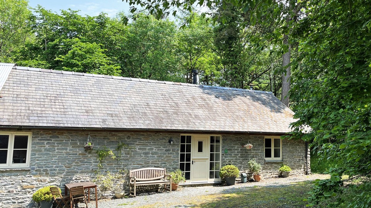 Tirabad Cottage | 4-star Secluded Self-catering Eco Holiday Cottage in Welsh Borders