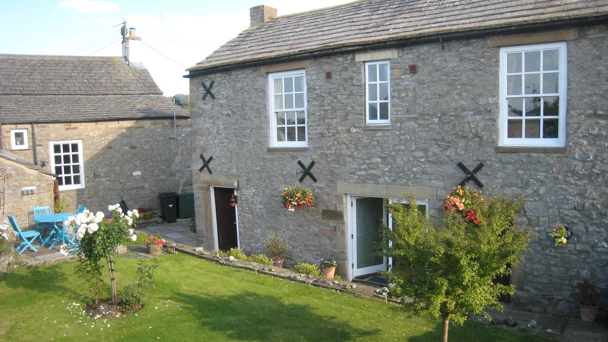 West Witton House | 4 Star Tastefully Renovated, Spacious Barn Conversion, Sleeps 2, Dog Friendly