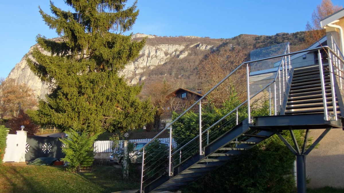 Collonges-sous-Saleve Apartment | 4 stars - High standing chalet style apartment, heated swimming pool, Geneva