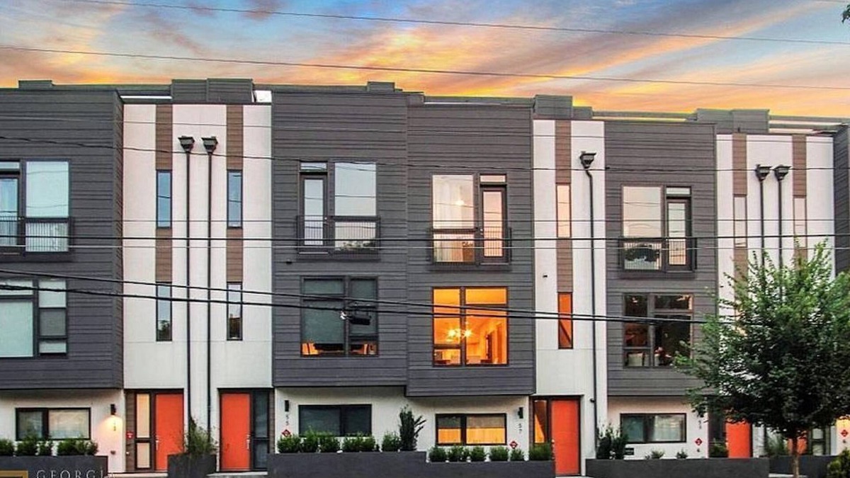 Edgewood House | 4-Story Rooftop Oasis- Fire Pit/King Suite