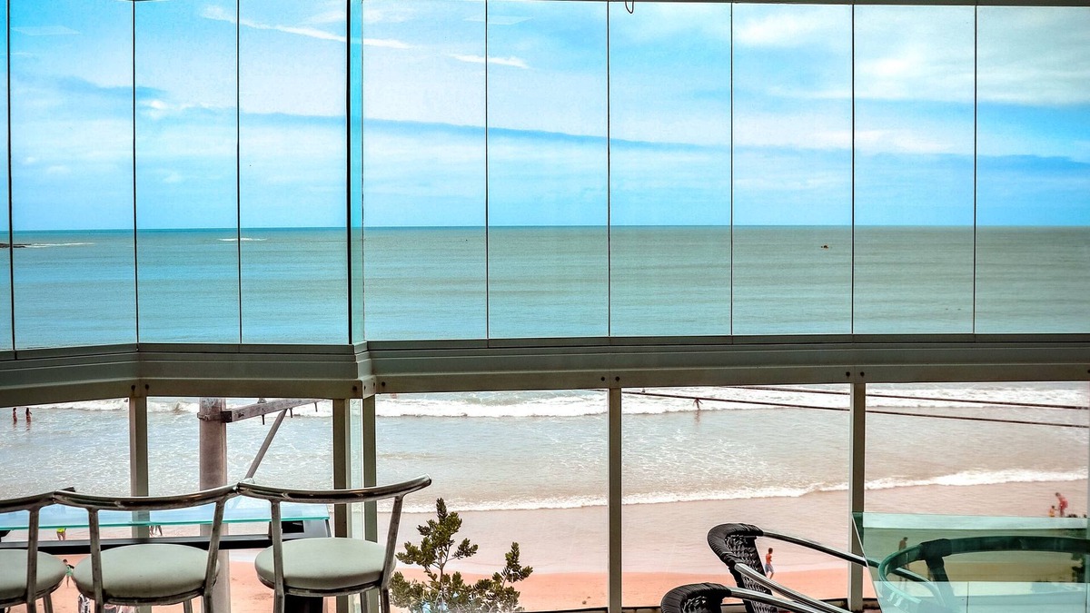 Praia do Morro Apartment | 4 suites facing the sea with barbecue, 2 parking spaces, Wi-Fi
