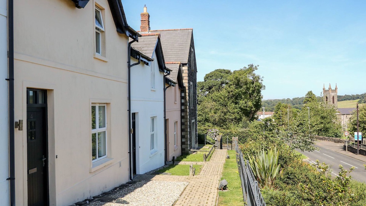 Bushmills Cottage | 4 THE CLOISTERS, family friendly in Bushmills, County Antrim