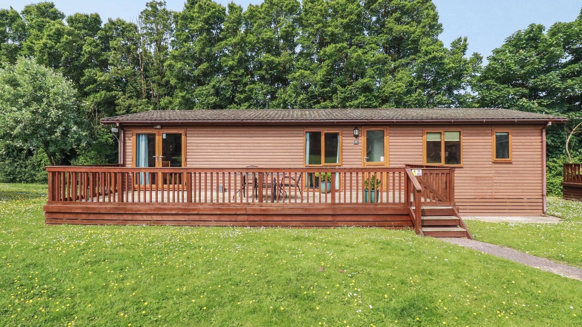 St Minver Cottage | 4 THE GLADE, pet friendly, with pool in St Minver