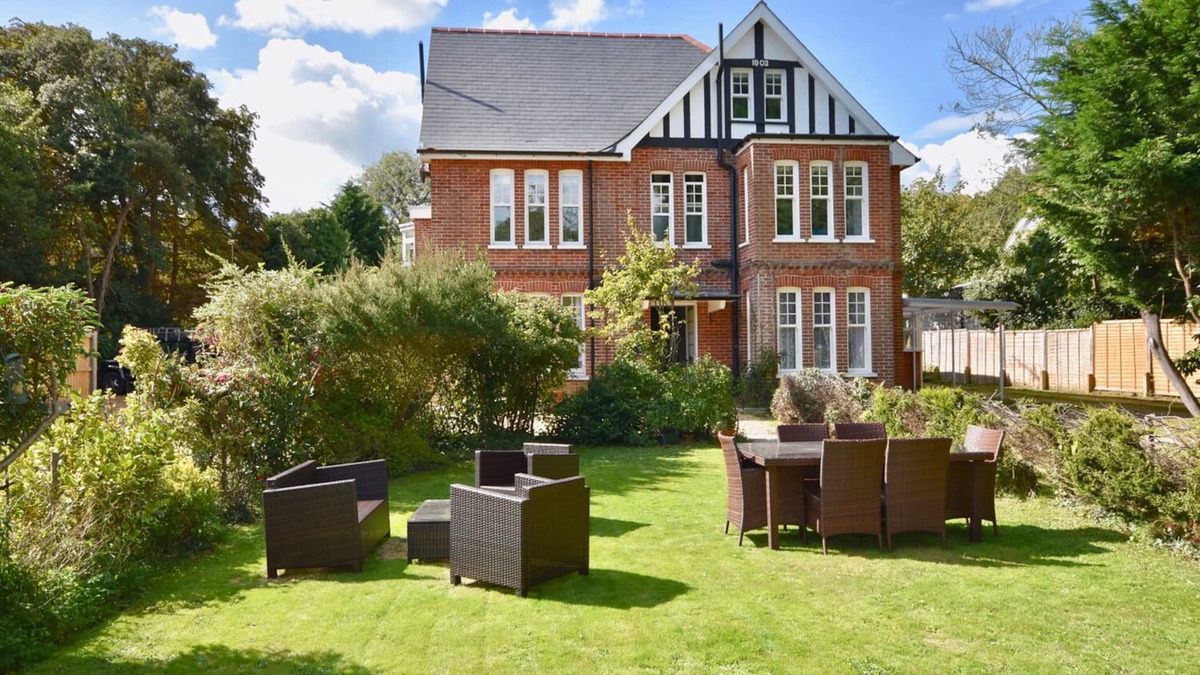 Bembridge Apartment | 4 THE NAB HOUSE, family friendly, luxury holiday cottage in Bembridge