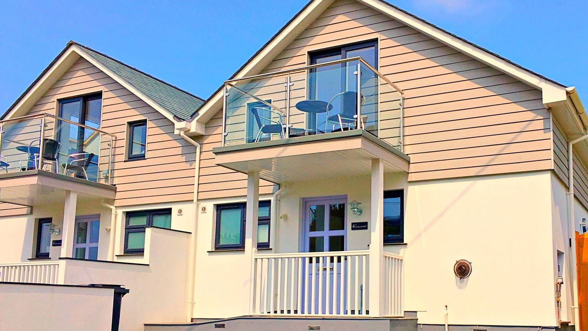 Polzeath Villa | 4 The Navigators - Luxury 3 bedroom beach villa only 100 meters to the beach