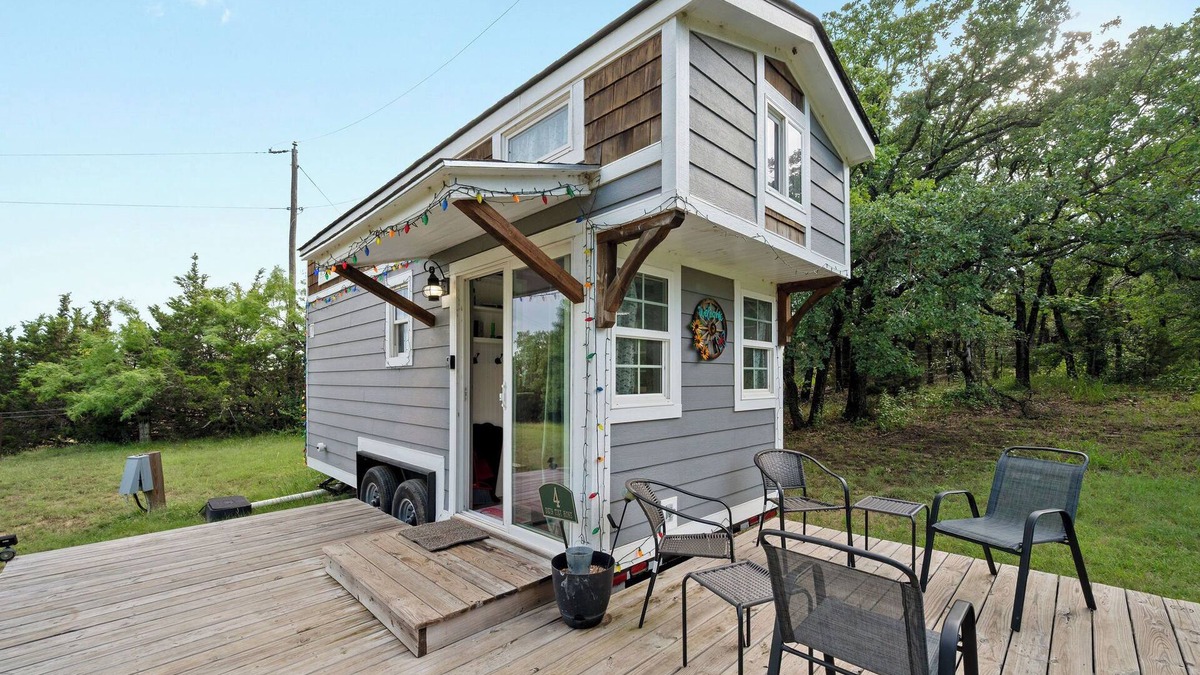Hico Cabin | 4 Tiny Town Modern Tiny Home Animals Fire Pit