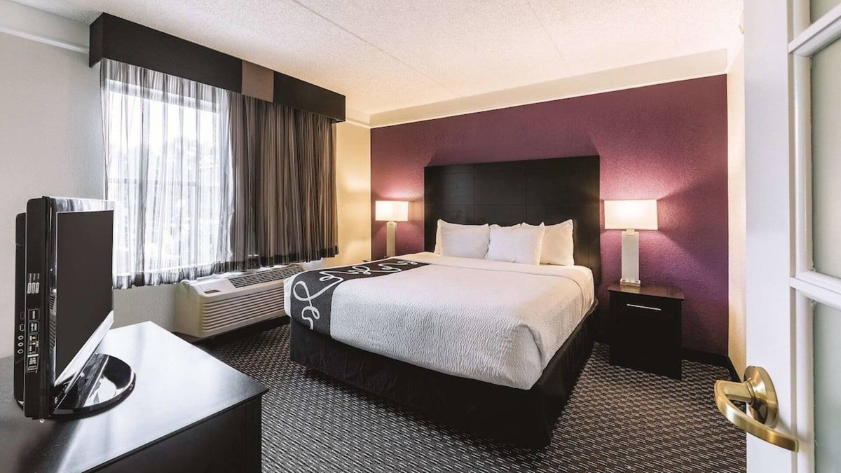 Arsenal House | 4 x 1 Queen Deluxe ADA at La Quinta Inn by Wyndham San Antonio Downtown