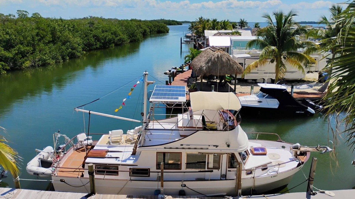 Key Largo Boat Rental | 40 Foot Double Cabin Trawler