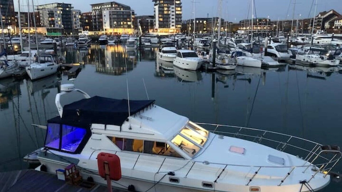 Southampton Boat Rental | 40 foot luxury yacht on 5* Ocean Village Marina
