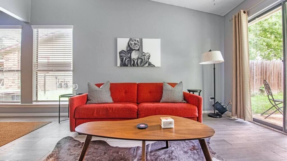 Franklin Park House | 40% Off Long Term Stays! Texas Country Songwriter Theme.