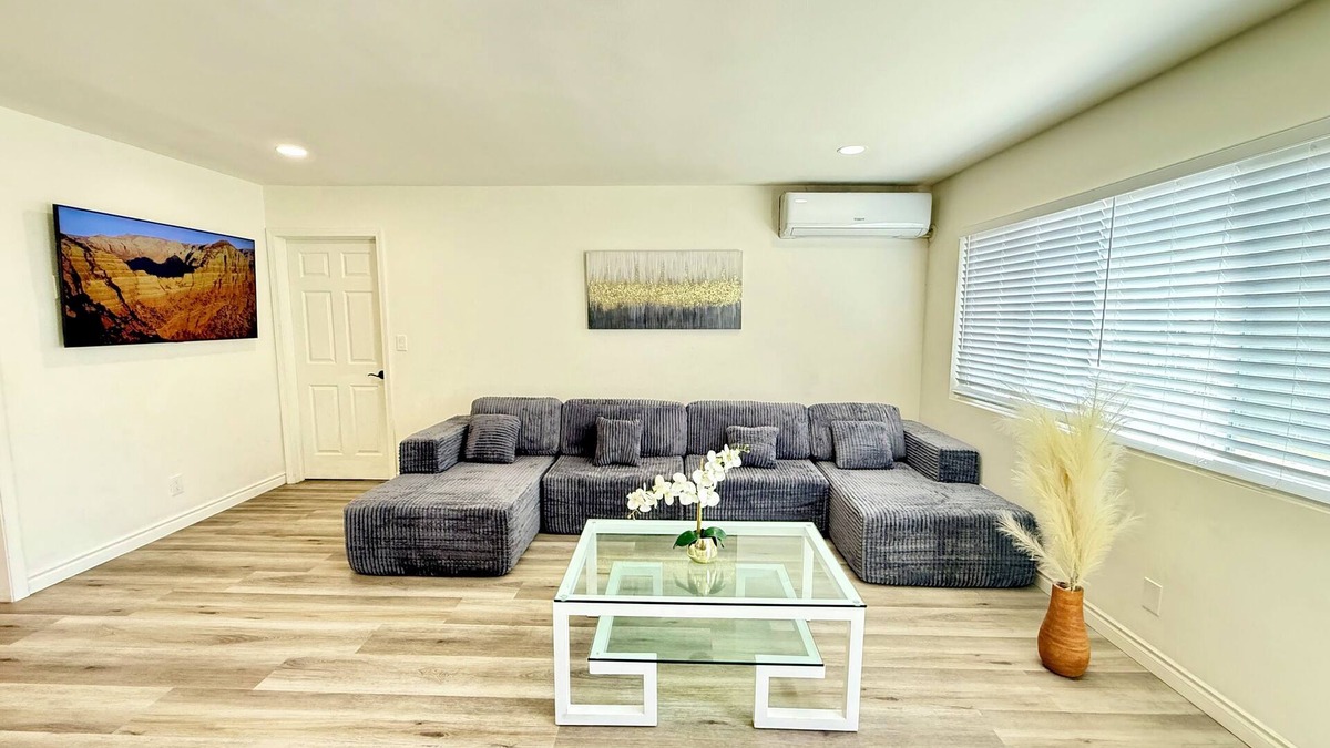 Upland Apartment | 40% OFF Upland 2 Master Beds W/Yard - Close To Airport, Hospitals & Colleges