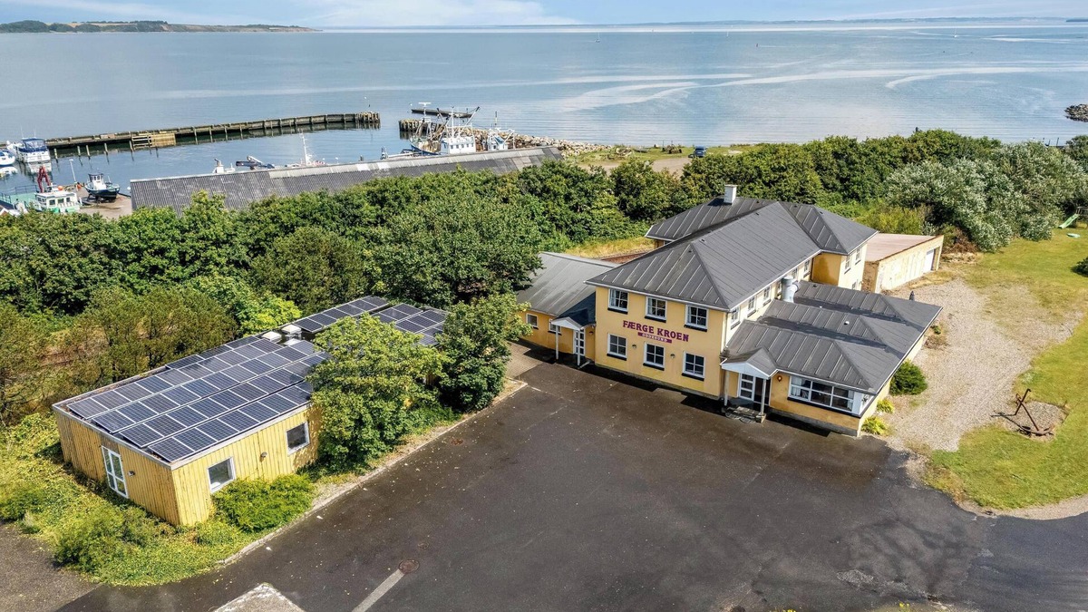 Oddesund Syd House | 40-person holiday home, with large pool area and panoramic views of the.