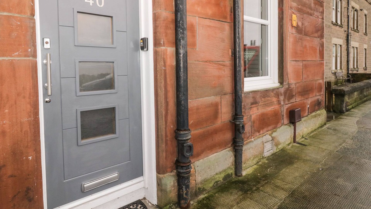 Fisherrow Cottage | 40 PROMENADE, pet friendly, country holiday cottage in Musselburgh