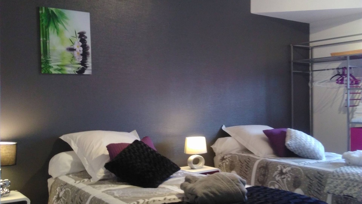 Loisy-sur-Marne Apartment | 40 sqm apartment has an entrance hall, a large living room