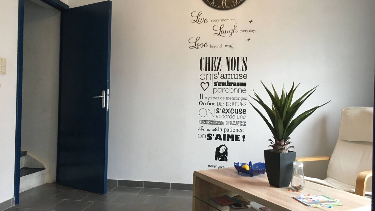 Mons House | 40 square-meter studio with wifi, TV, refrigerator and 1 sofa bed.