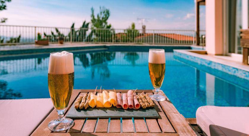 Kifisia Villa | 400 m² Villa ∙ 5 bedrooms ∙ 17 guests