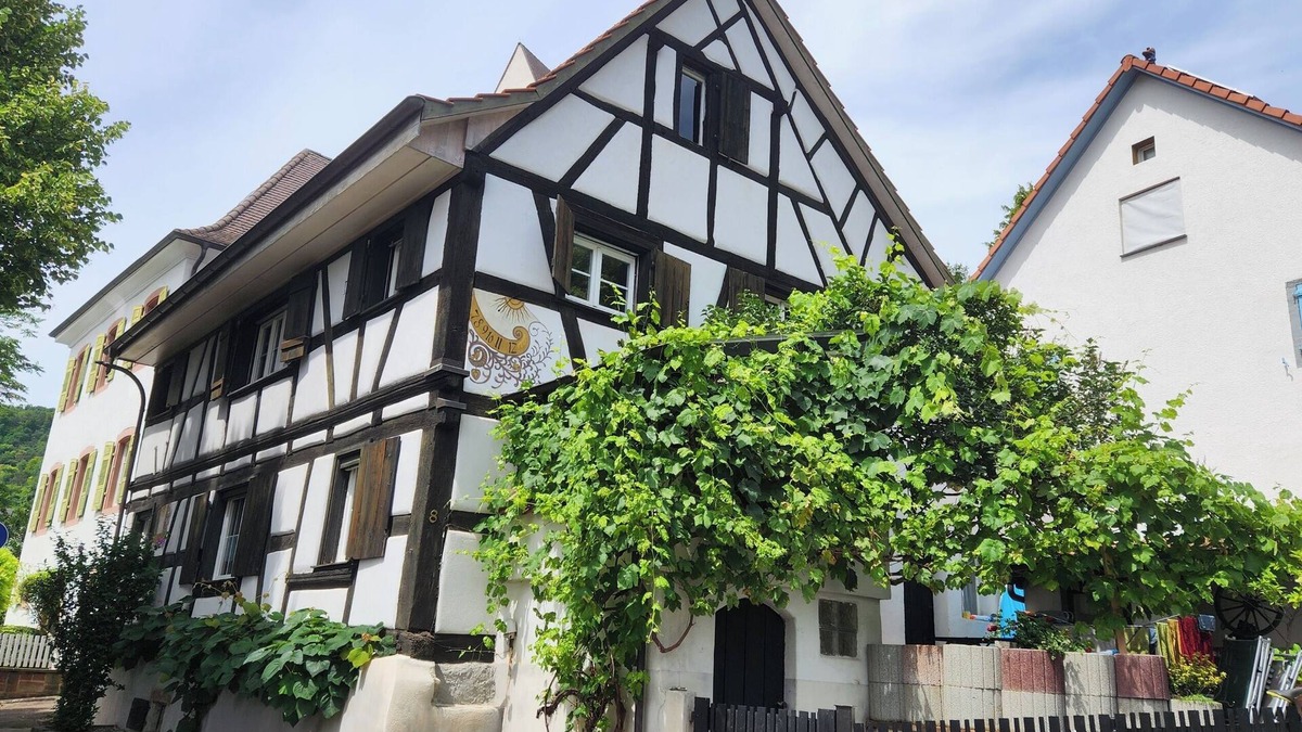 Grenzach-Wyhlen Apartment | 400-year-old half-timbered house in the village center by the village well