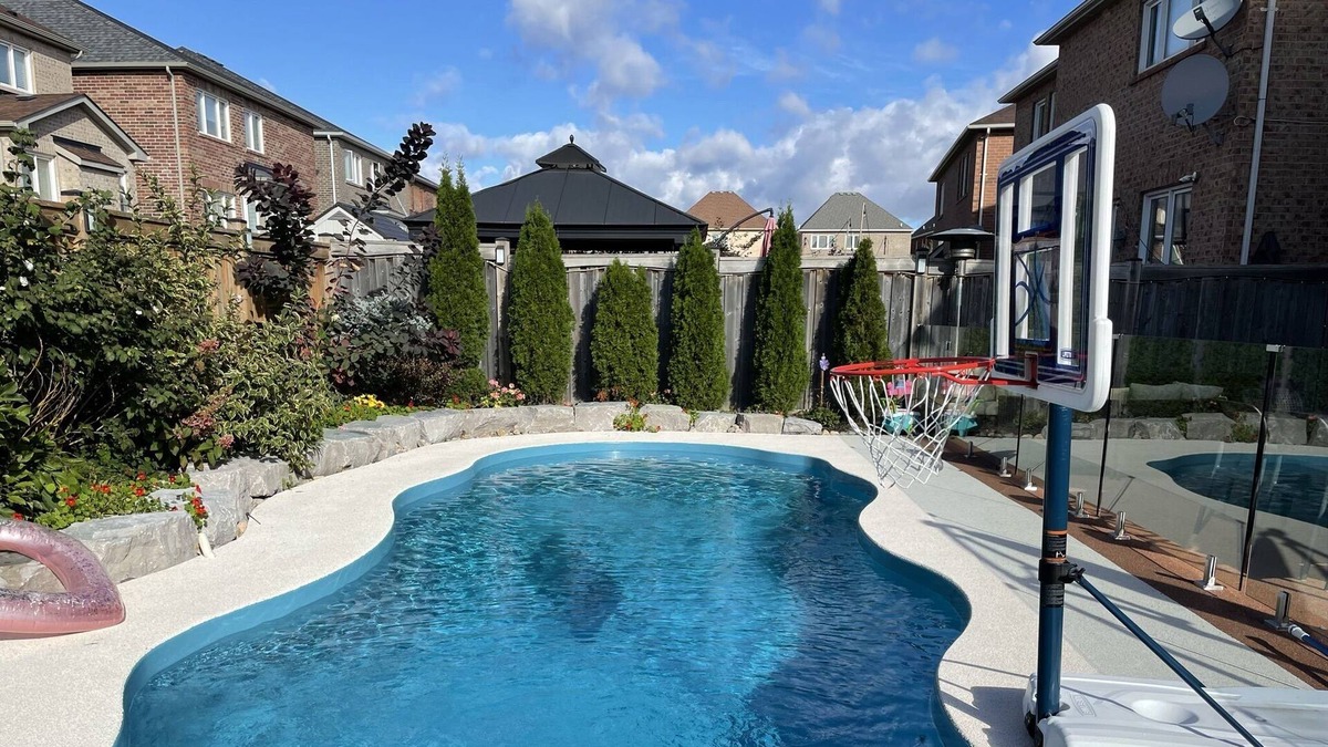 Bradford West Gwillimbury House | 4000 sq ft Executive Home With Heated Pool
