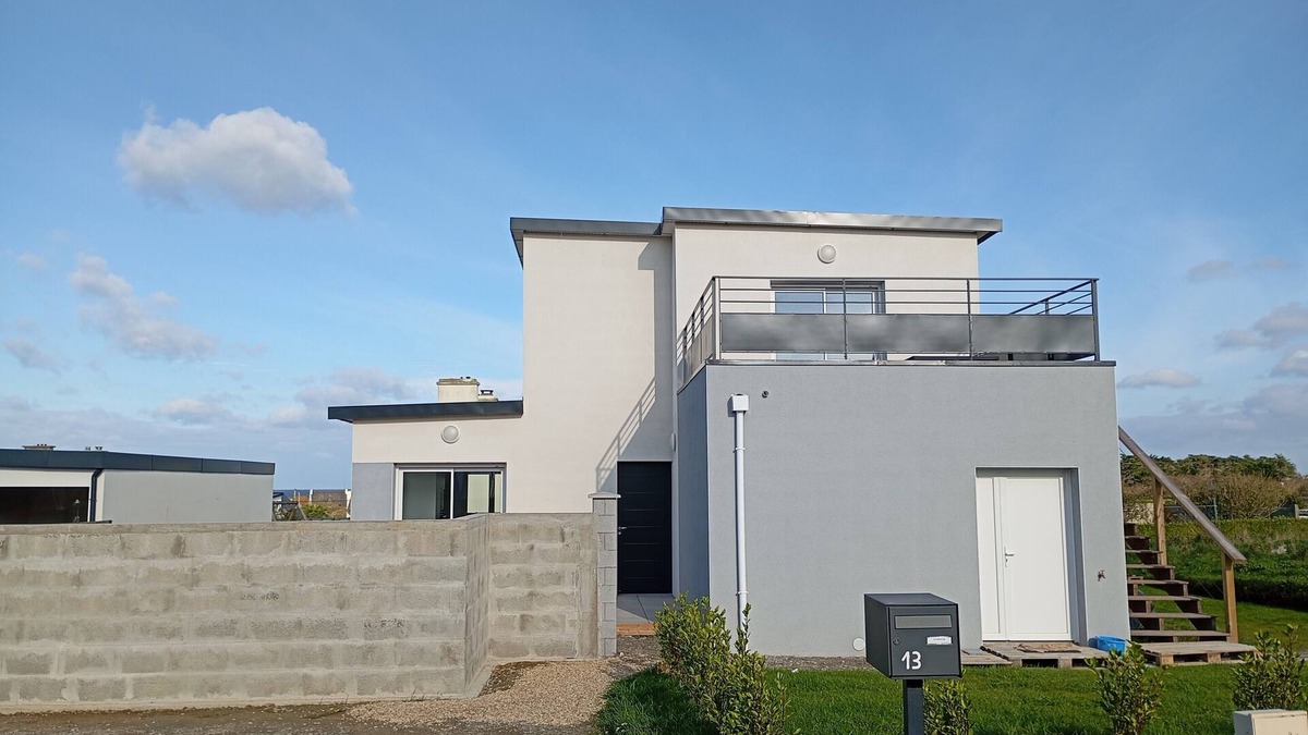 Ploudalmezeau Apartment | 400m from the beach, apartment in a pleasant setting
