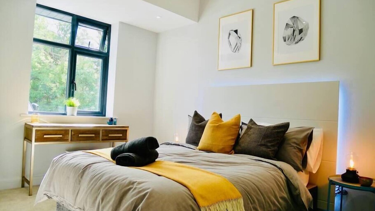 Canford Cliffs Apartment | ⭐ 400m to the BEACH, Parking, WIFI & Netflix