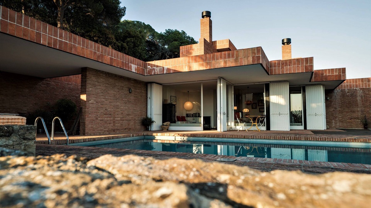 Sant Feliu de Codines House | 400m2 swimming pool. Architect Coderch. 35min BCN
