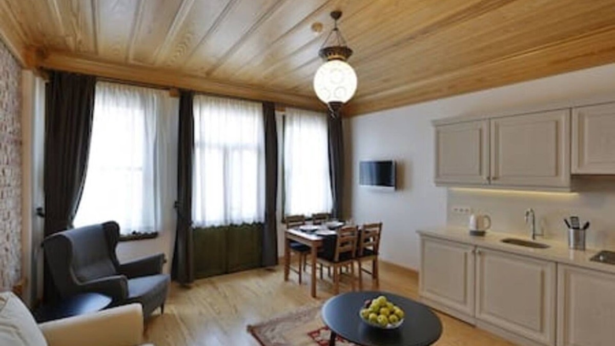 Old City Apartment | 401 · Old City Brand New SPACIOUS with Balcony
