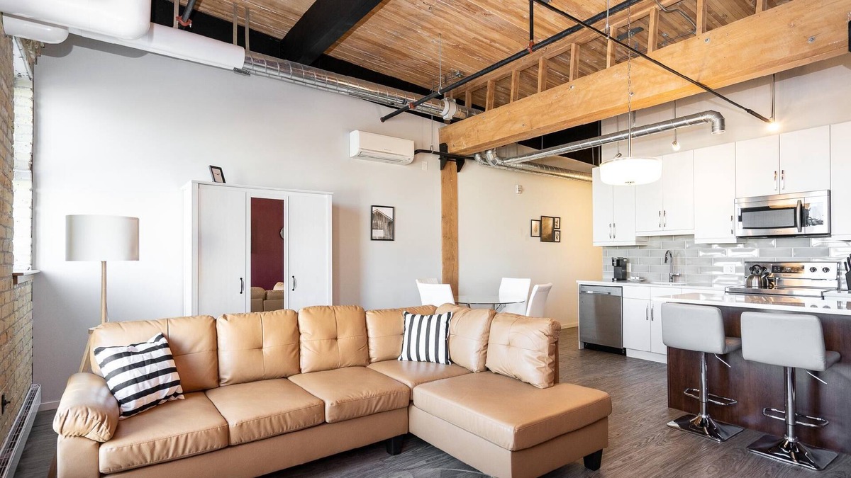 Winnipeg Condo | (403) Exchange District Warm Entire 2 BR 1BATH Loft -Fast WiFi (139)