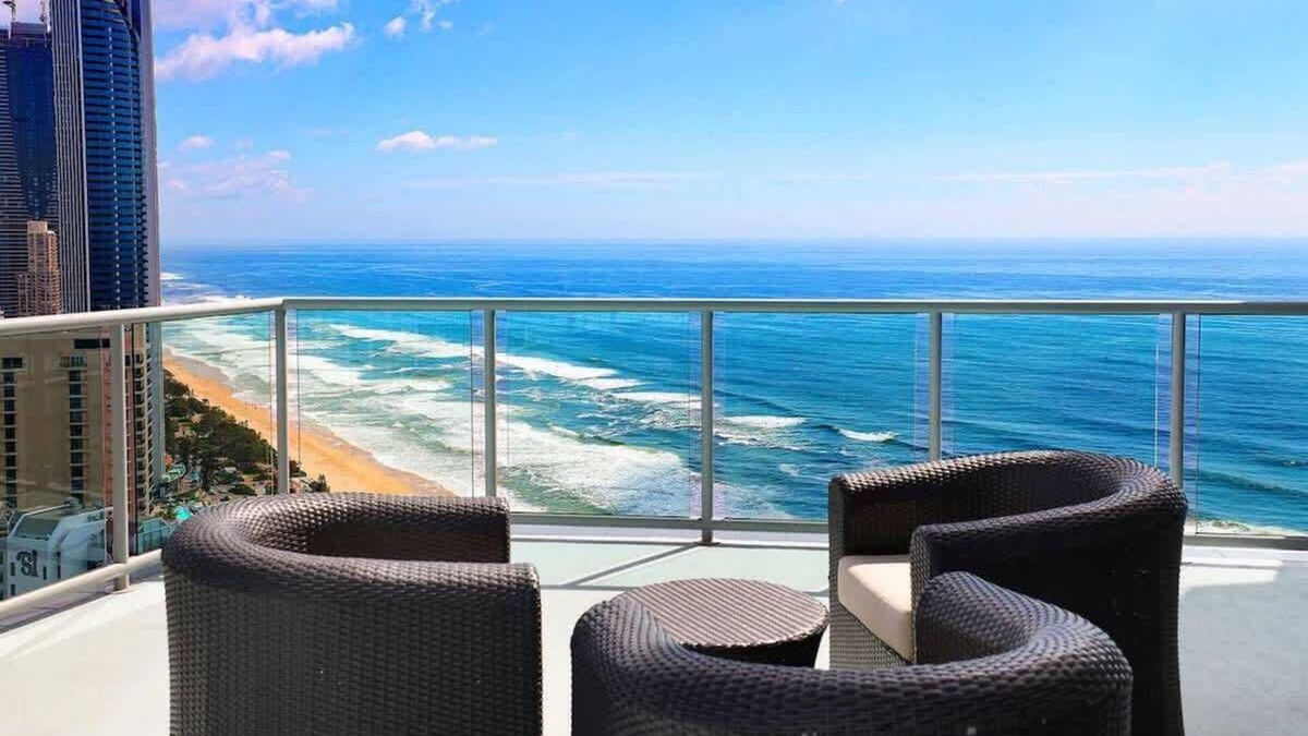 Surfers Paradise Apartment | 40L Peninsula Summary