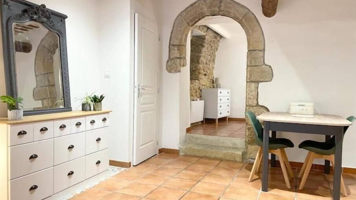 Cornillon-Confoux Apartment | 40m2 studio in the heart of the typical Provençal village