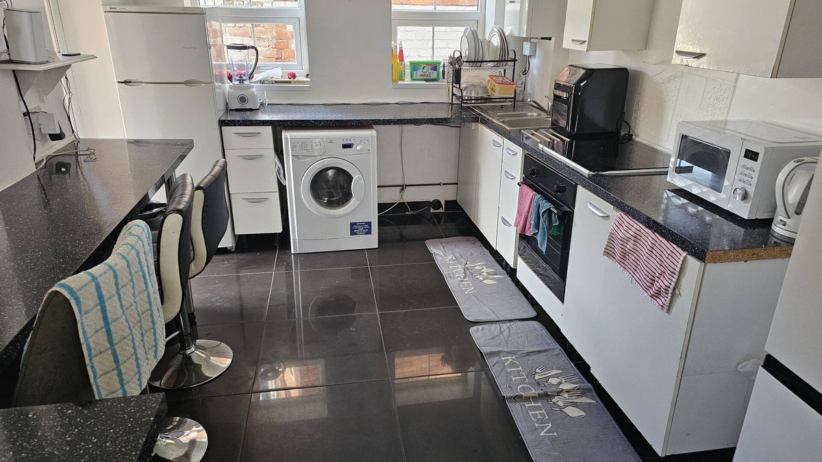 Doncaster House | 41 Buckingham road