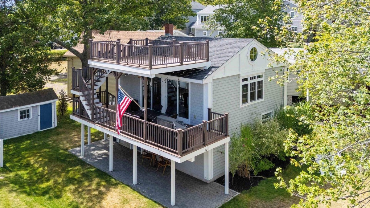 York Beach House | 41 Highland Ave – A Classic Coastal Retreat in the Heart of the Nubble