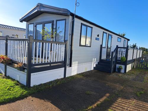 Patrington Haven House | 41 Park Lane Patrington Haven 2 bedrooms sleeps 6 five stars park