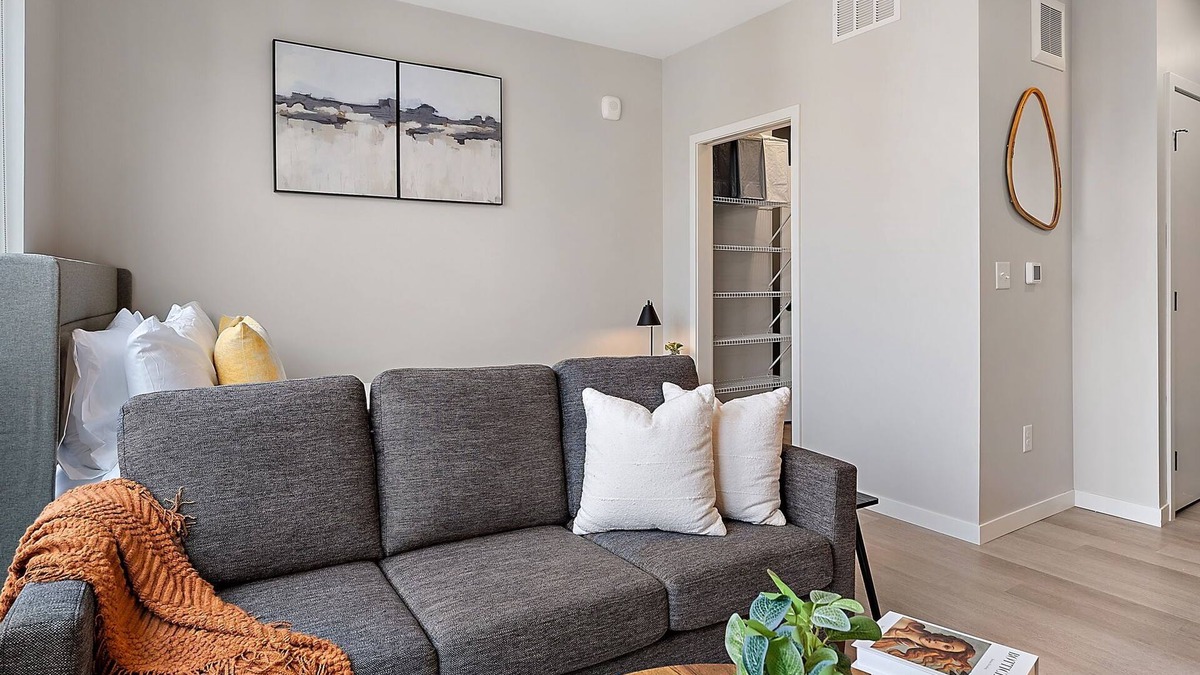 Nicollet Island Apartment | 413 Huck Minneapolis