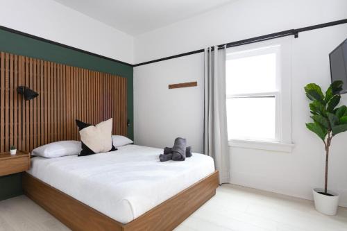 Gaslamp Quarter Hotel | 417 Market St 2BR