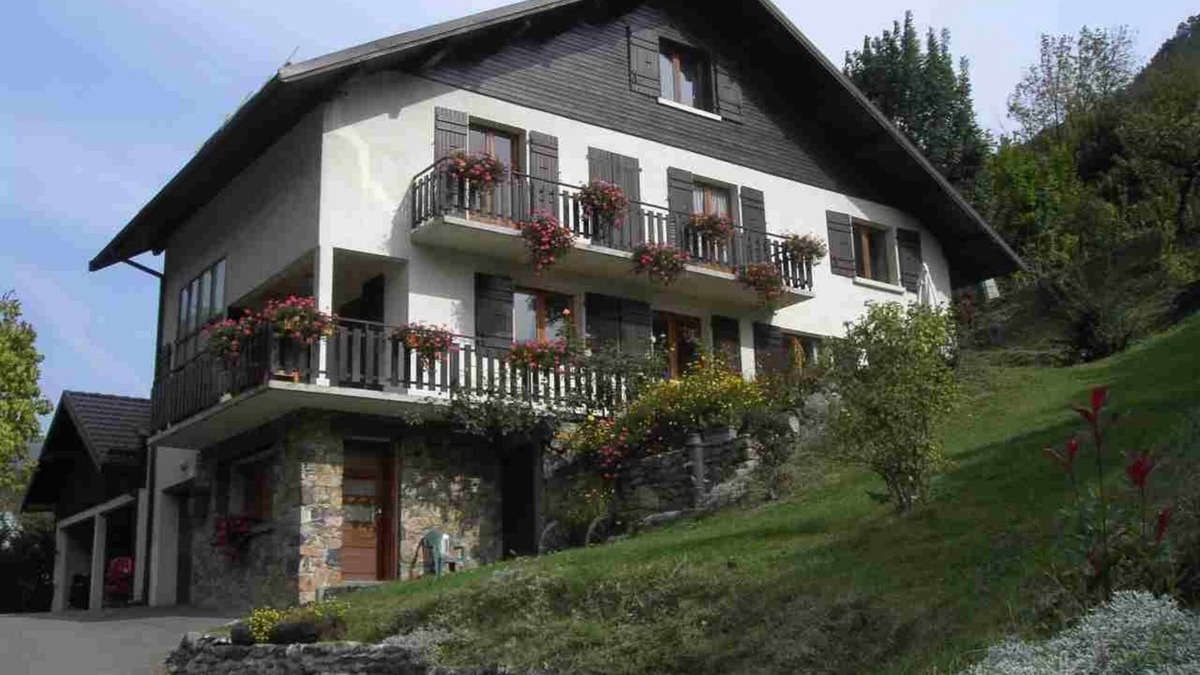 Salins-les-Thermes Apartment | 42 m2 apartment, ideal for a spa treatment in Brides or skiing in the 3 valleys.