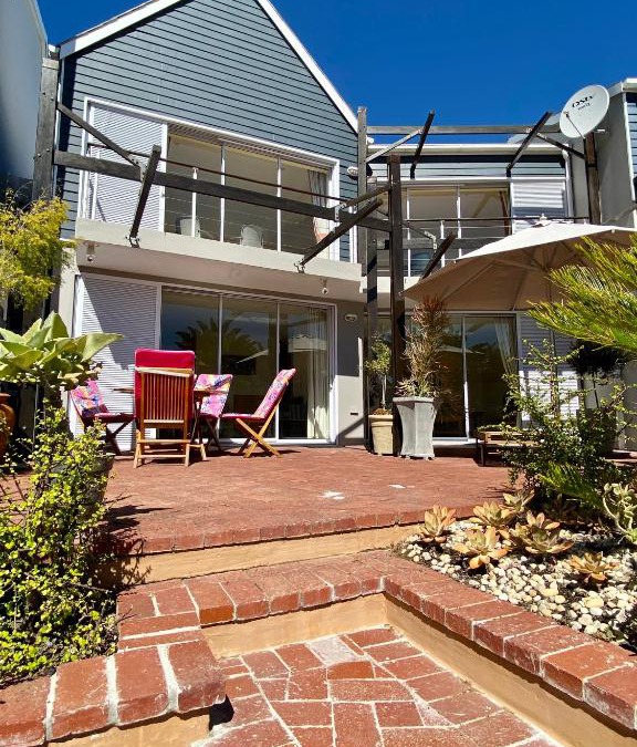 Waterfront House | 42 Spinnaker, The Quays