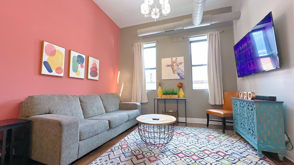 Near South Side Apartment | 420 friendly 2br/2ba with optional parking/sleeps 6