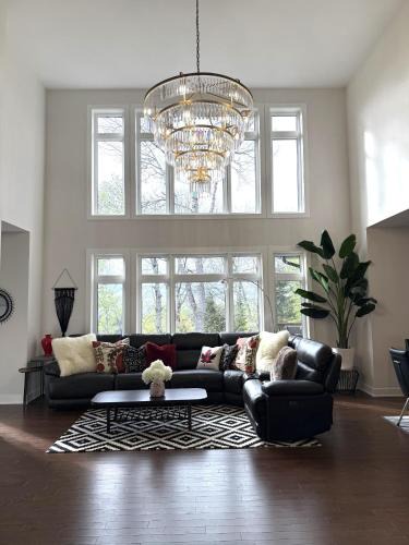 Lake of Bays House | 4200sqf Luxury Muskoka Estate in Lake of Bay, Huntsville