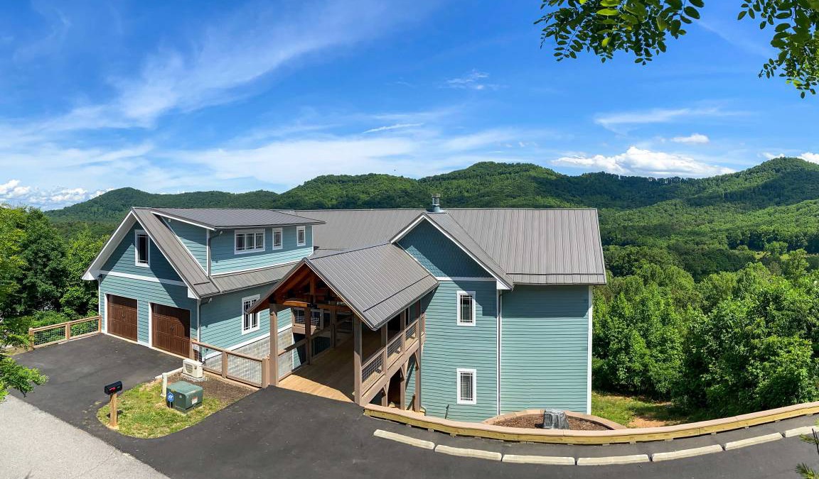 Candler House | 427 m² House ∙ 5 bedrooms ∙ 14 guests