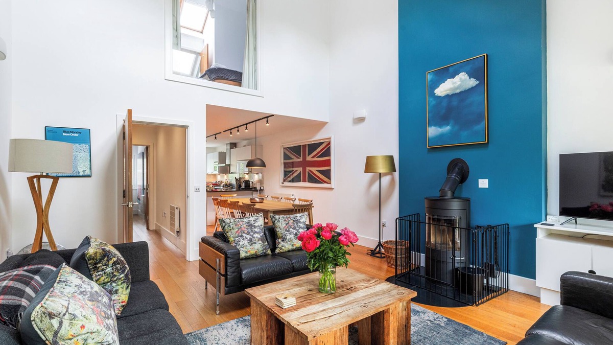 Cirencester House | 43 Clearwater - Lower Mill Estate + spa + pools + tennis + restaurant + lakes