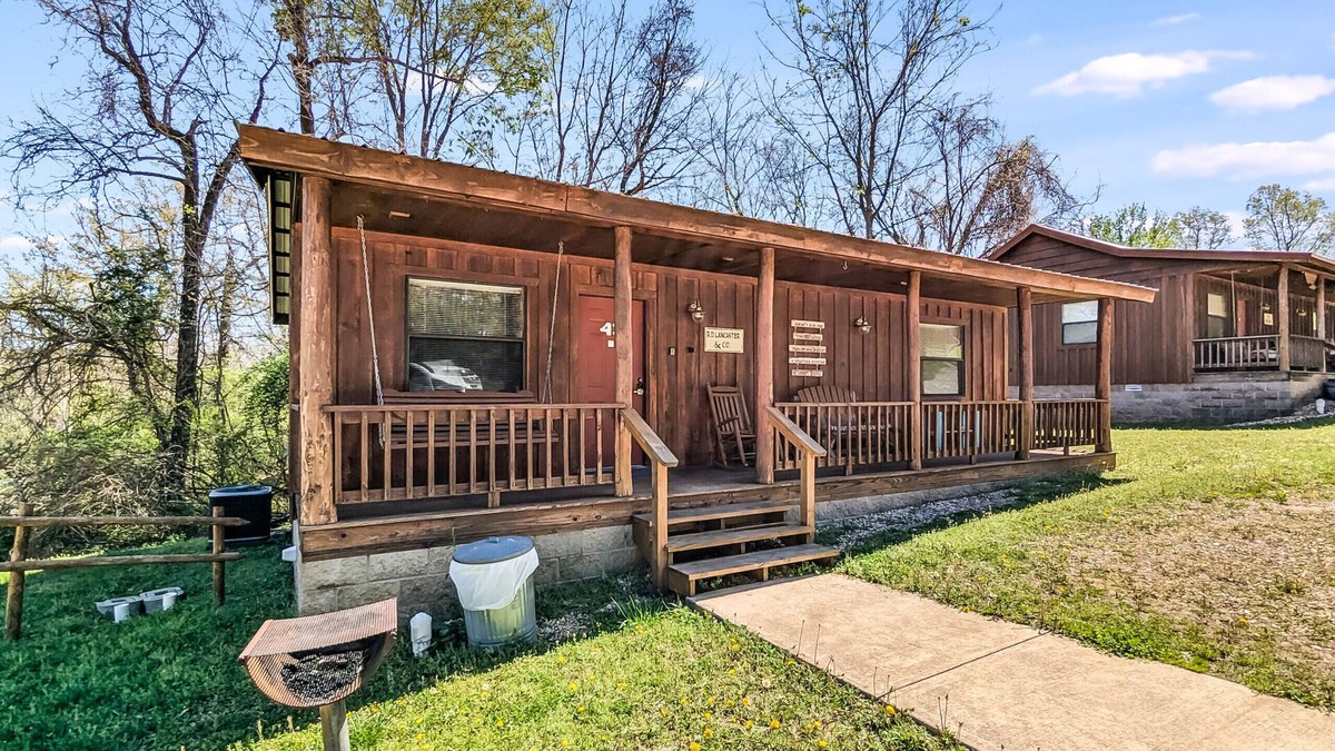 Mountain View Cabin | #43 Pinewoods Cabin: Lancaster & Co