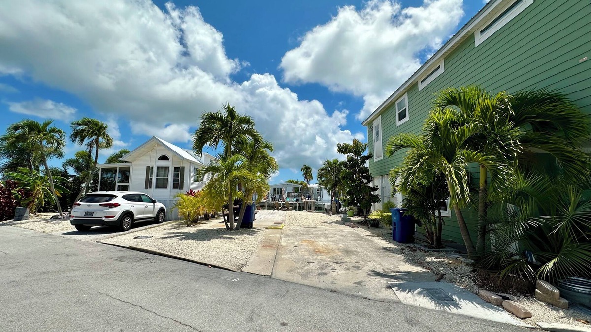 Cudjoe Key RV Rental | 430 Empty RV Lot with 35' Seawall