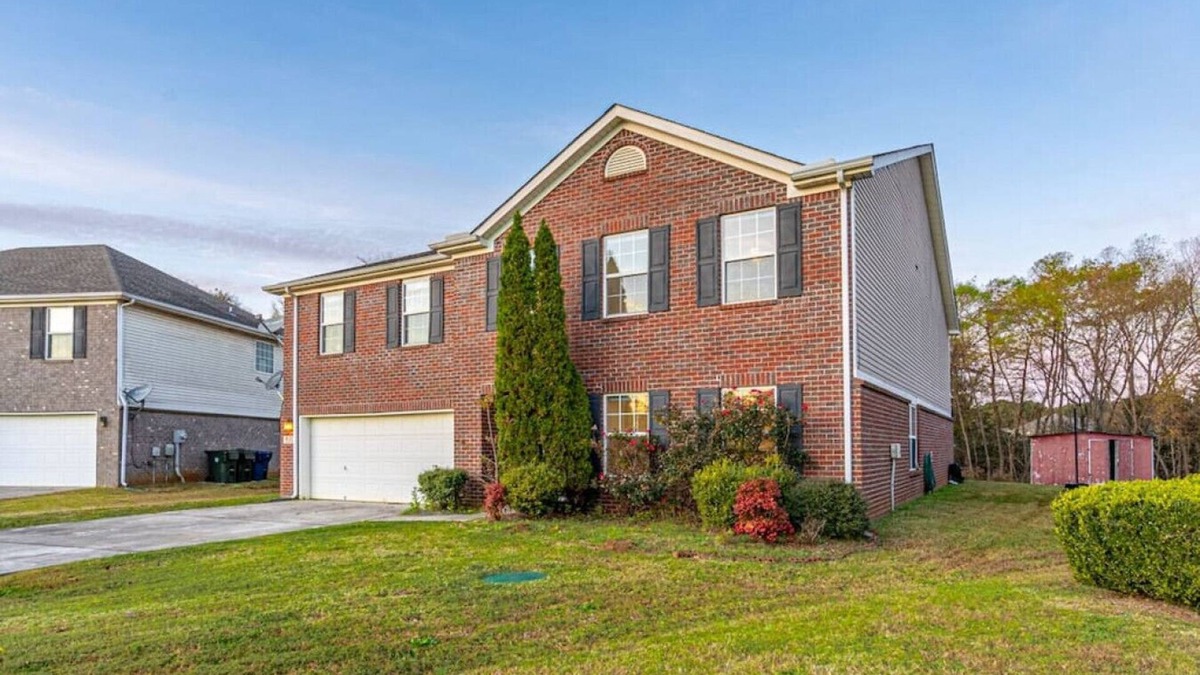 Normal House | 431 Jasmine · ⥼The Luxe⥽ Alluring 4600 SQ FEET 6 Bed 4 Bath Home