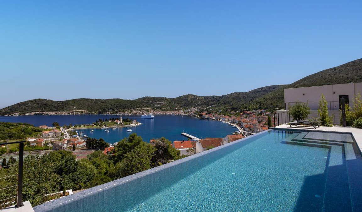 Cove Rogacic House | 435 m² House ∙ 5 bedrooms ∙ 13 guests