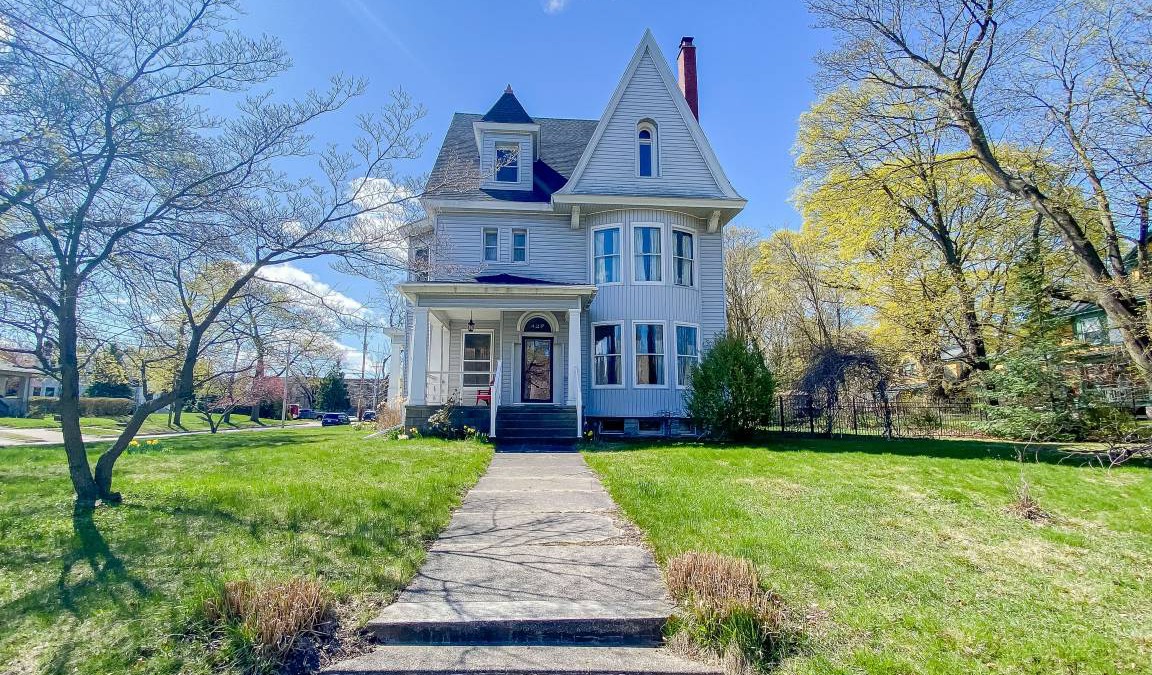 Manistee House | 437 m² House ∙ 7 bedrooms ∙ 20 guests