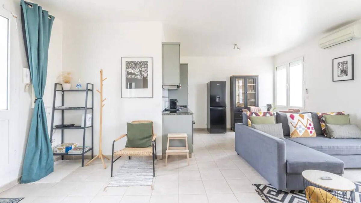 Magny-les-Hameaux Apartment | 44 m2 air-conditioned apartment with terrace not overlooked